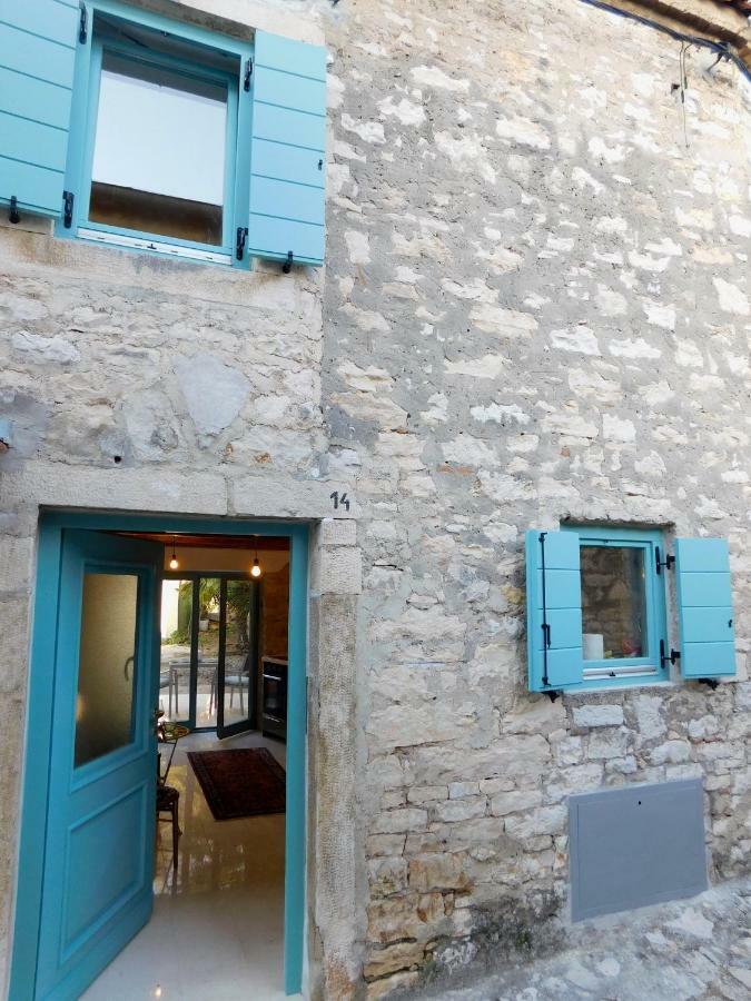 Bezauberndes Steinhaus Mit Garten In Der Altstadt Von Ровінь Екстер'єр фото